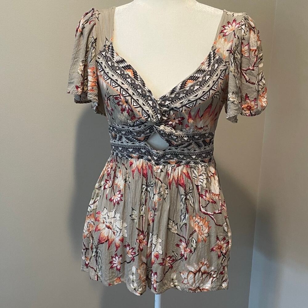 Angie Cutout Front Boho Romper Sz M Pockets Smocked Back V-Neck Flutter Sleeves - Picture 12 of 12